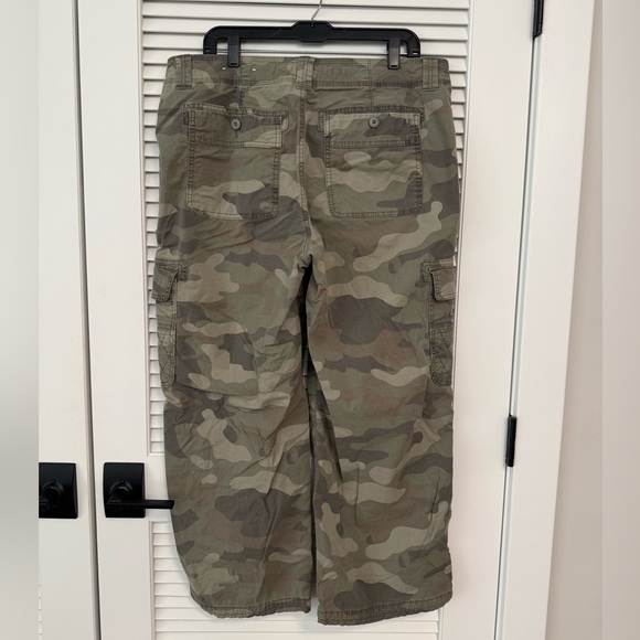 American Eagle Camo Cargo. 16 Short. Excellent Condition. - Picture 4 of 4